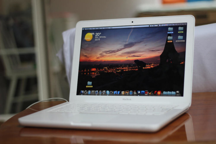 MacBook (Mid-2010): между первым и вторым миллионом iPad’ов…. Фото.