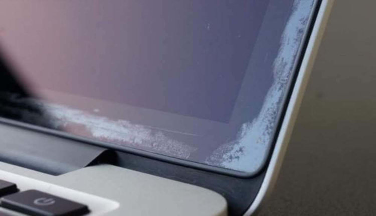 Как заменить MacBook Pro со слезающим антибликовым покрытием на новый. Фото.