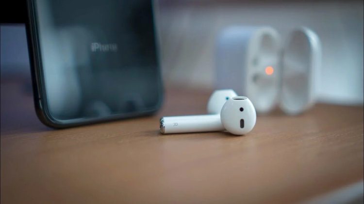 Два года с AirPods: лучшие беспроводные наушники? Фото.