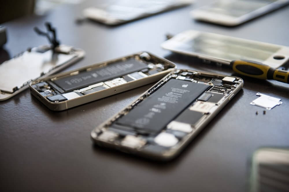 Как отремонтировать iPhone в 2 раза дешевле. Сколько можно сэкономить. Как отремонтировать iPhone в 2 раза дешевле. Сколько можно сэкономить. Фото.