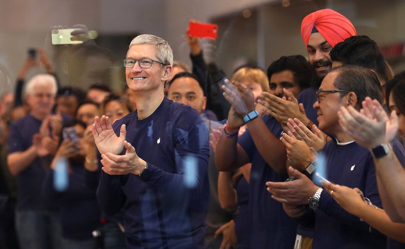 Apple обвинили в потере связей с пользователями. Apple обвинили в потере связей с пользователями. Фото.