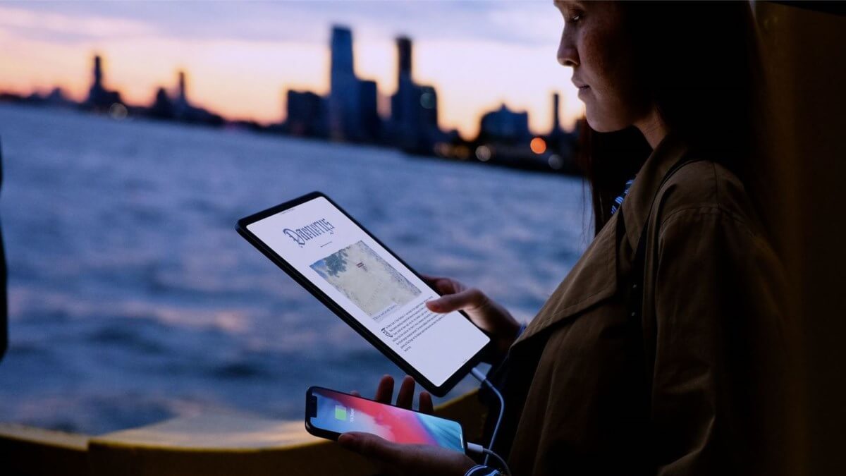 Как быстро заряжается iPhone, если подключить его к iPad Pro. Как быстро заряжается iPhone, если подключить его к iPad Pro. Фото.
