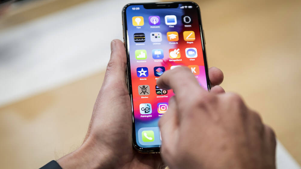 Российские ритейлеры массово снижают цены на новые iPhone. Российские ритейлеры массово снижают цены на новые iPhone. Фото.