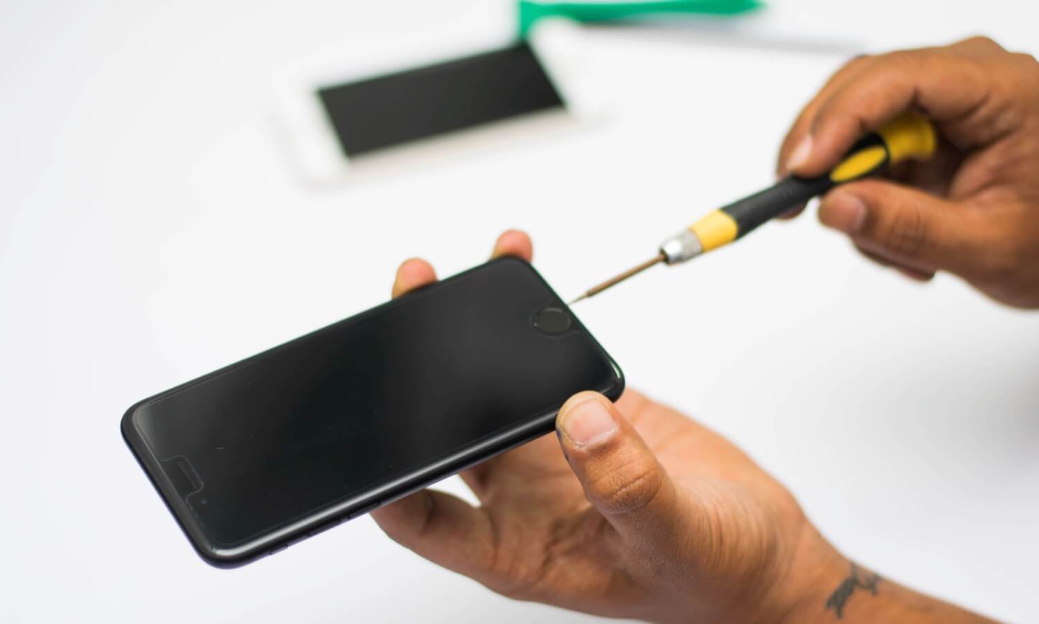 Не только девушкам: как выгодно отремонтировать или обменять iPhone на 8 марта. Бюджетный вариант. Не только девушкам: как выгодно отремонтировать или обменять iPhone на 8 марта. Бюджетный вариант. Фото.