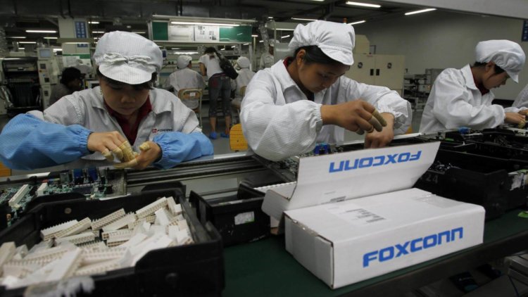 Слабые продажи iPhone привели к проблемам на Foxconn. Фото.