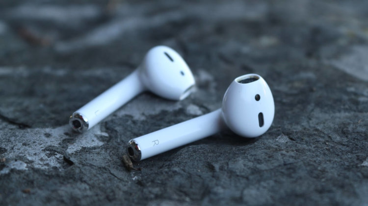В новых AirPods — мощность двух iPhone 4 и кое-что от HomePod. В новых AirPods — мощность двух iPhone 4 и кое-что от HomePod. Фото.
