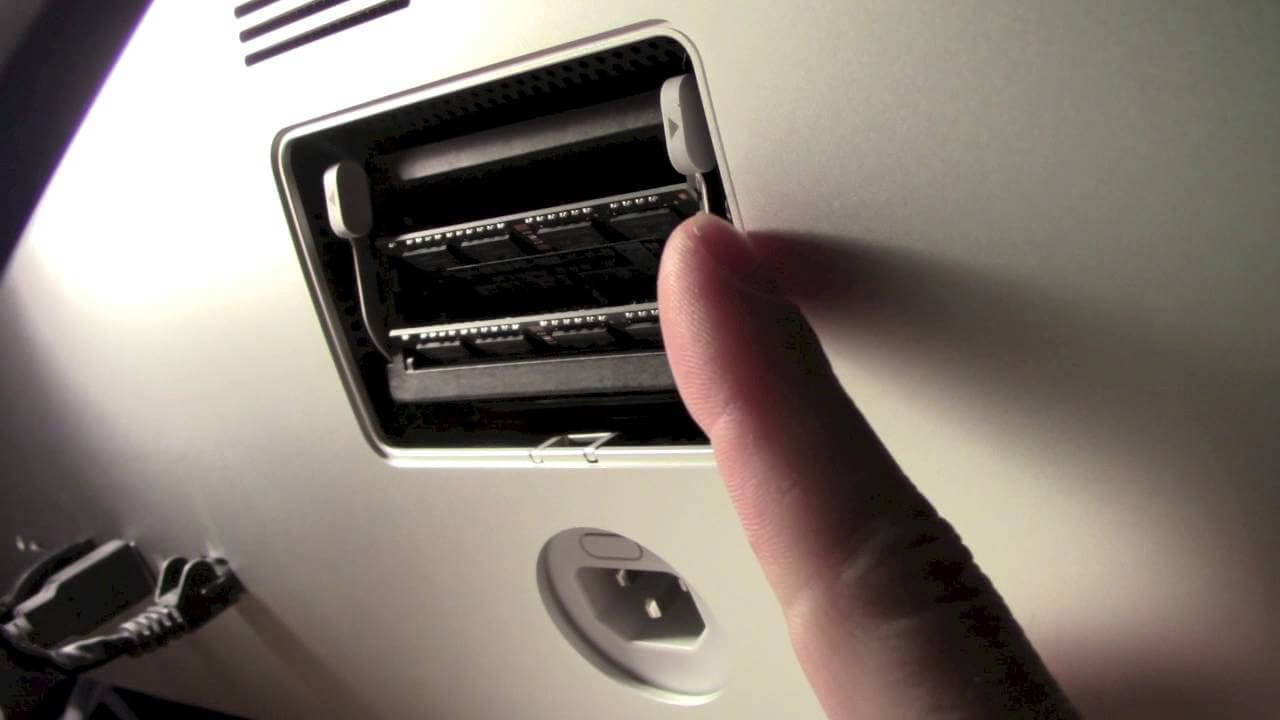 iMac 27” (Late 2012): теперь и с Blu-ray. Внутри 27-дюймовых iMac (Late 2012). iMac 27” (Late 2012): теперь и с Blu-ray. Внутри 27-дюймовых iMac (Late 2012). Фото.
