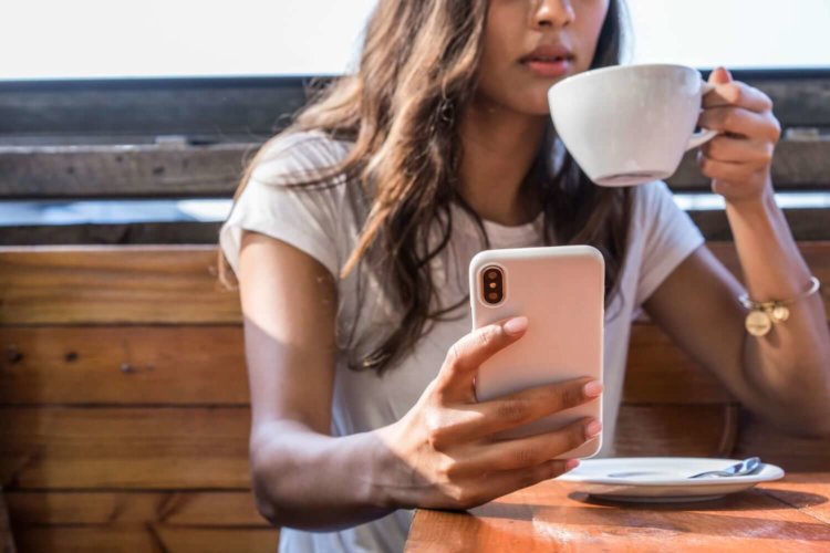 Не только девушкам: как выгодно отремонтировать или обменять iPhone на 8 марта. Фото.