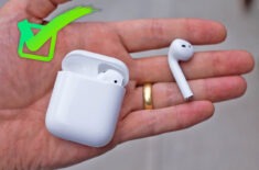 Продайте любой аксессуар Apple. Купят даже один AirPod. Фото.