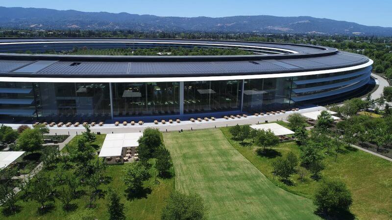 Сразу три сотрудника Apple ушли из команды Джони Айва. Почему? Сразу три сотрудника Apple ушли из команды Джони Айва. Почему? Фото.