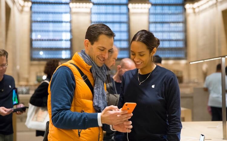 Сработало: скидки подстегнули продажи новых iPhone. Сработало: скидки подстегнули продажи новых iPhone. Фото.