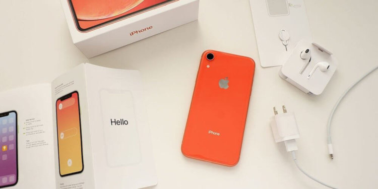 iPhone XR обошел по продажам iPhone XS Max. Почему это плохо. Фото.