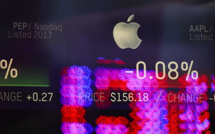 Apple подорожала до 1 трлн долларов, вопреки снижению прибыли. Фото.