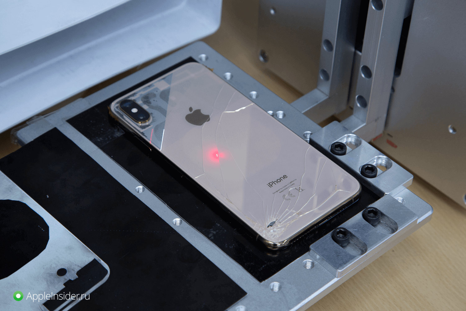 Разбили заднюю панель iPhone 12 Pro? Теперь её отремонтируют, а не заменят устройство