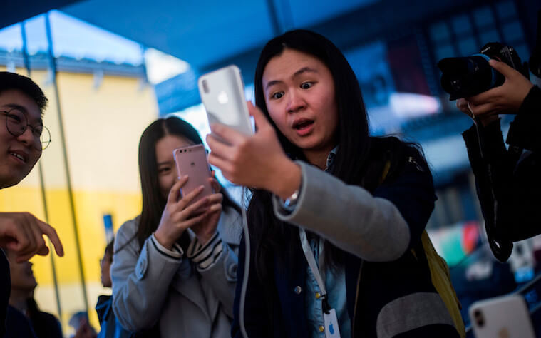 Apple пообещала нарастить продажи iPhone. Откуда такая уверенность? Apple пообещала нарастить продажи iPhone. Откуда такая уверенность? Фото.