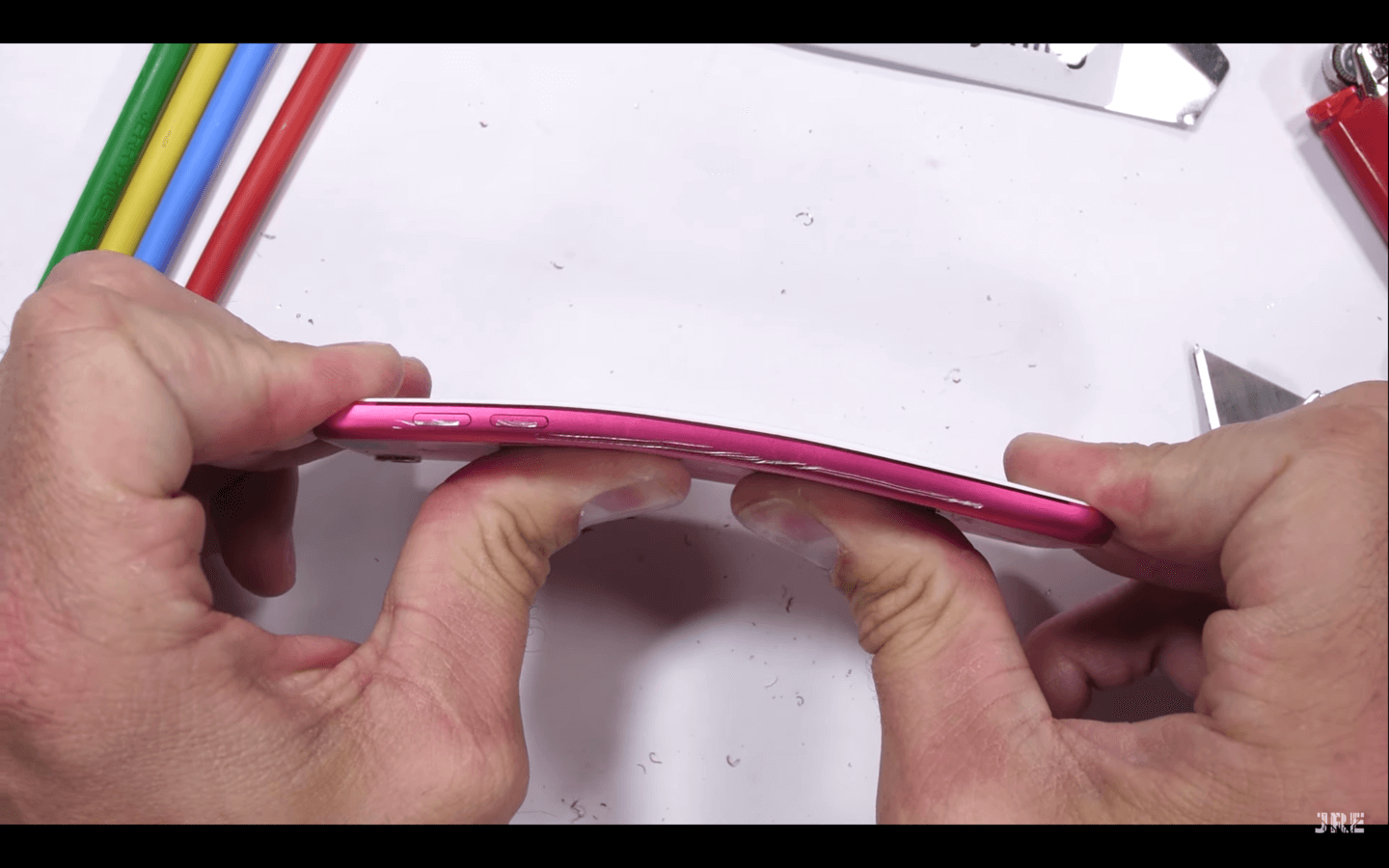 Новый iPod Touch проверили на прочность. И наконец — тест на сгибание и прочность. Новый iPod Touch проверили на прочность. И наконец — тест на сгибание и прочность. Фото.