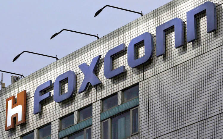 Foxconn предлагает Apple перенести производство iPhone из Китая. Фото.