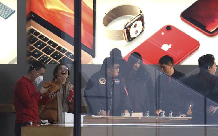Apple ищет пути переноса производства iPhone из Китая. Apple ищет пути переноса производства iPhone из Китая. Фото.