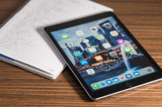 Просто iPad номер 3, он же iPad 5, он же iPad 2017. Фото.