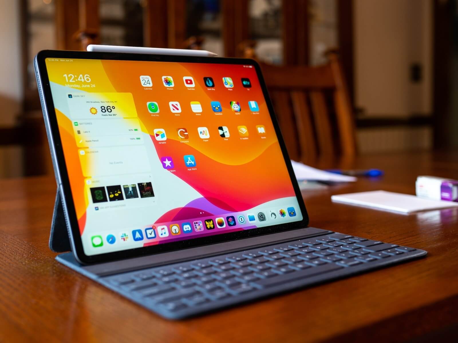 Прощай MacBook 12″, привет новым iPad и прослушка пользователей iPhone: что произошло на этой неделе. Прощай MacBook 12″, привет новым iPad и прослушка пользователей iPhone: что произошло на этой неделе. Фото.
