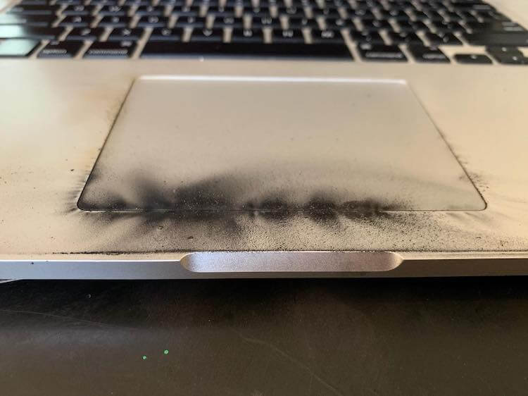 #Фото: Как выглядит MacBook Pro после взрыва аккумулятора. #Фото: Как выглядит MacBook Pro после взрыва аккумулятора. Фото.