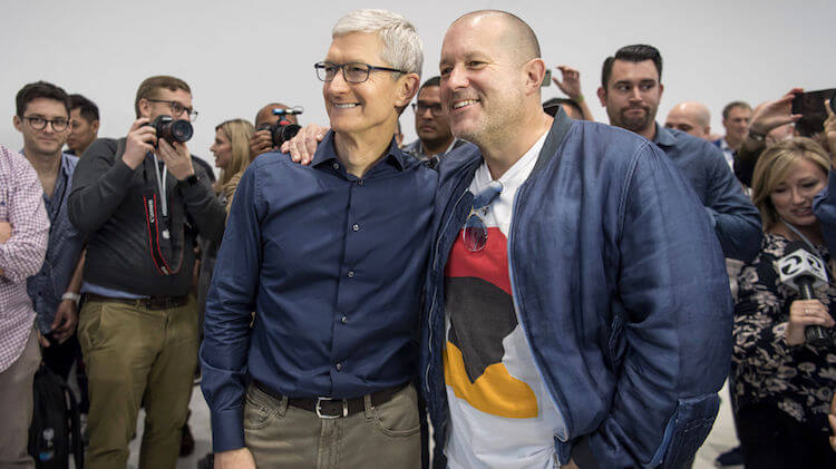 Тим Кук опроверг слух, что Джони Айв покинул Apple из-за него. Тим Кук опроверг слух, что Джони Айв покинул Apple из-за него. Фото.