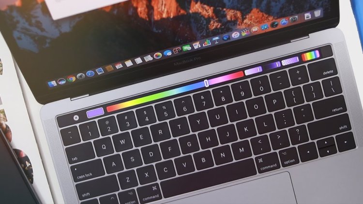 13-дюймовый MacBook Pro 2018: Полный Touch Bar. Фото.