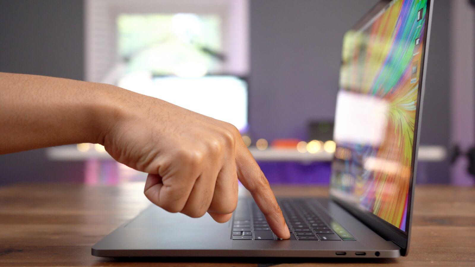 Что нового в MacBook Pro 2019. Механизм клавиатуры вернули. Что нового в MacBook Pro 2019. Механизм клавиатуры вернули. Фото.