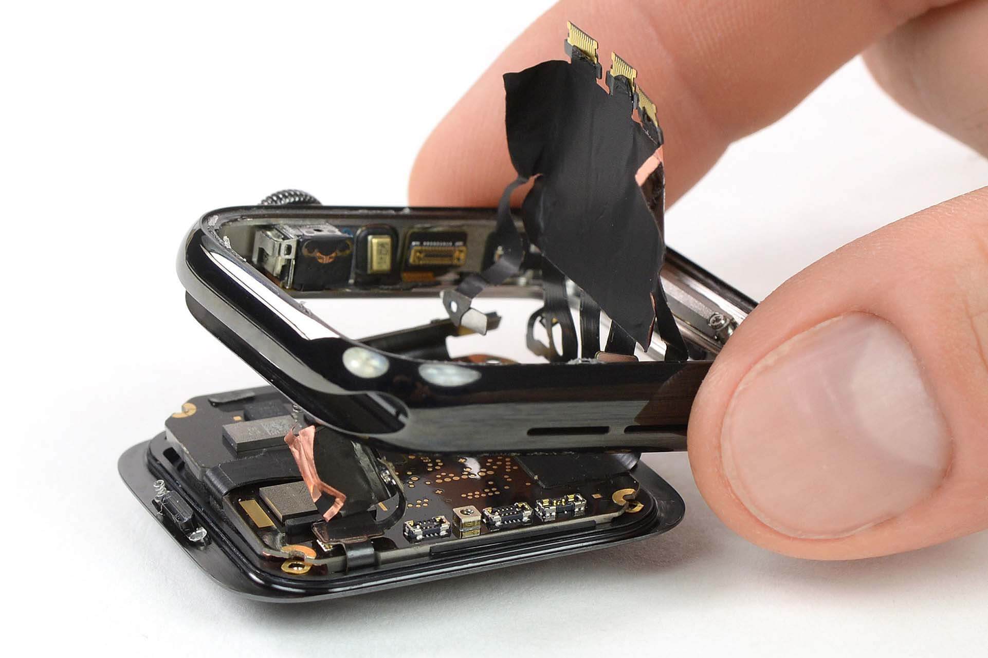 Инженеры сравнили «начинку» Apple Watch 5 и Apple Watch 4. Процесс разборки Apple Watch 5. Инженеры сравнили «начинку» Apple Watch 5 и Apple Watch 4. Процесс разборки Apple Watch 5. Фото.