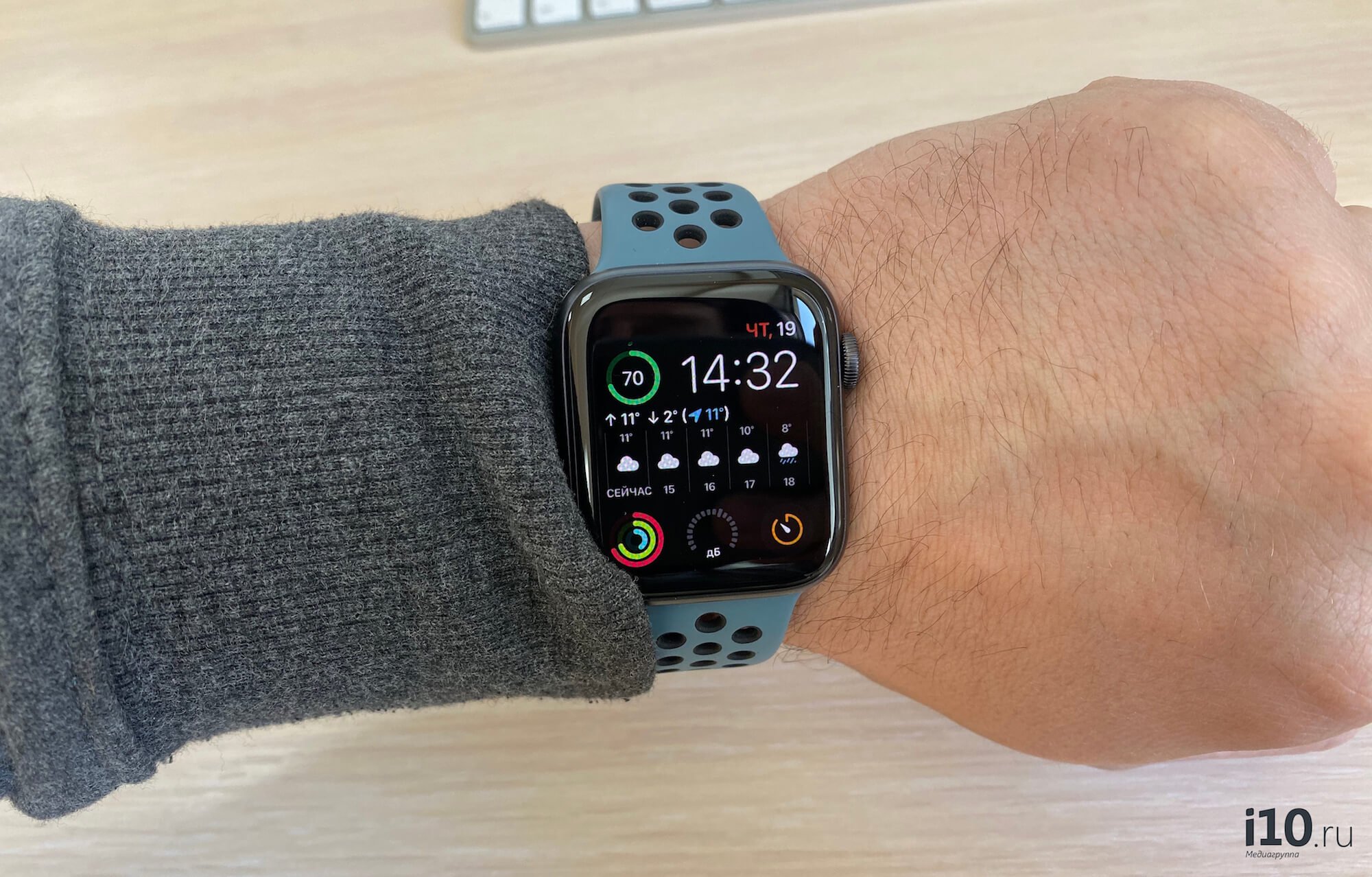 Опыт использования Apple Watch Series 5. В режиме «всегда на экране» цифры светятся очень слабо, а в темноте яркость снижается еще больше. Фото.