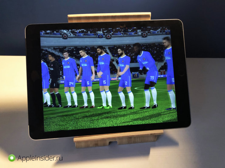 Производительность iPadOS 13.1 на iPad Air 2. В Dream League Soccer на iPad Air 2 играть всё ещё комфортно. Фото.