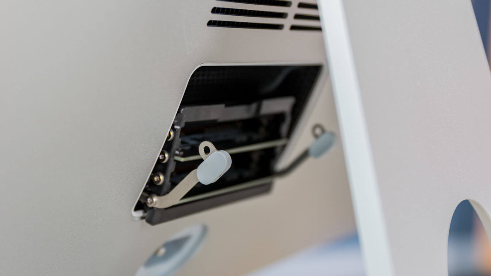 Что особенного в iMac 5K (2019). iMac 2019 подвергается обновлению. Что особенного в iMac 5K (2019). iMac 2019 подвергается обновлению. Фото.