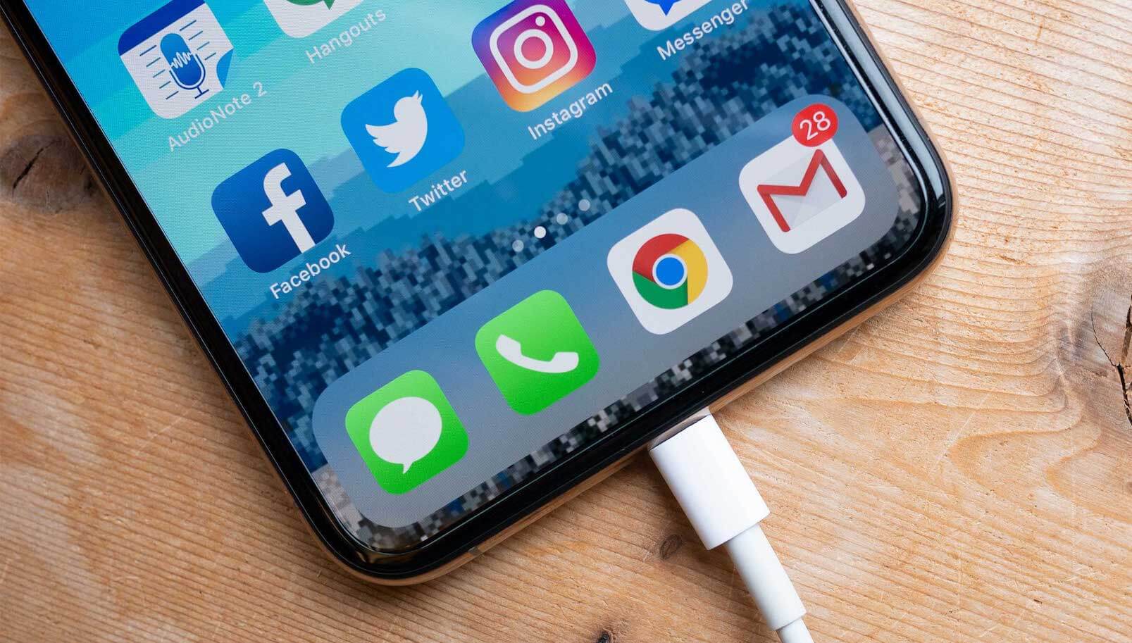 USB-C. Lightning — для iPhone, USB-C — для iPad. USB-C. Lightning — для iPhone, USB-C — для iPad. Фото.