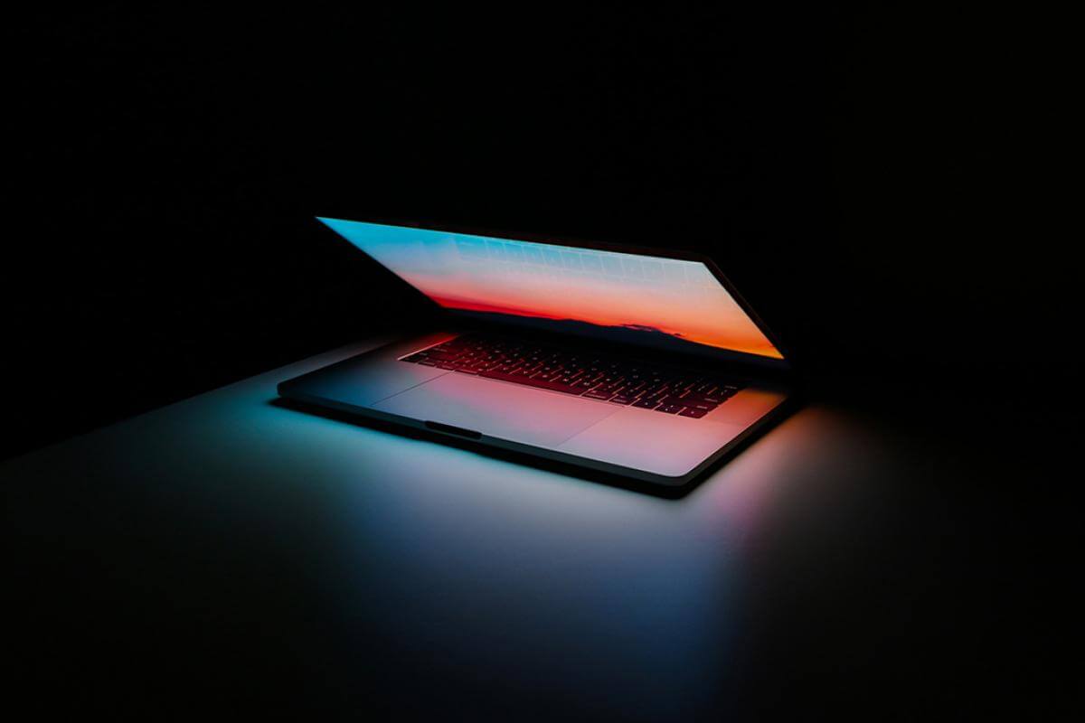 Почему 16-дюймовый MacBook Pro не выйдет в этом году. Придется не обновлять MacBook до следующего года. Почему 16-дюймовый MacBook Pro не выйдет в этом году. Придется не обновлять MacBook до следующего года. Фото.