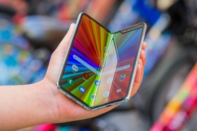 Замена дисплея Galaxy Fold в России стоит как новый iPhone XR. Фото.