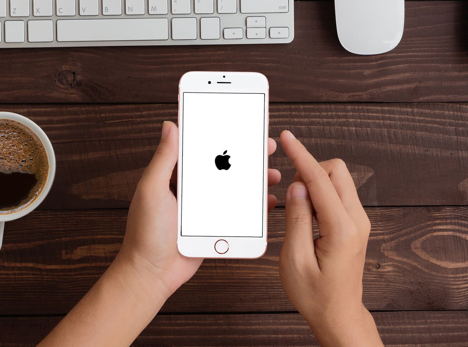 Что делать, если iPhone не включается или перезагружается сам |  AppleInsider.ru