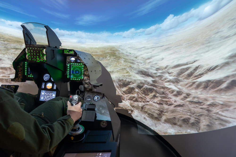 Авиационный симулятор Fractal Combat X. Выпускники современных летных учебных заведений уже проходят подготовку к будущим полетам на специальных виртуальных симуляторах. Авиационный симулятор Fractal Combat X. Выпускники современных летных учебных заведений уже проходят подготовку к будущим полетам на специальных виртуальных симуляторах. Фото.