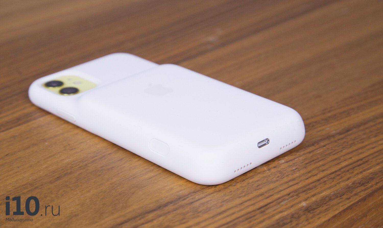 Зарядка iPhone с помощью чехла Smart Battery Case