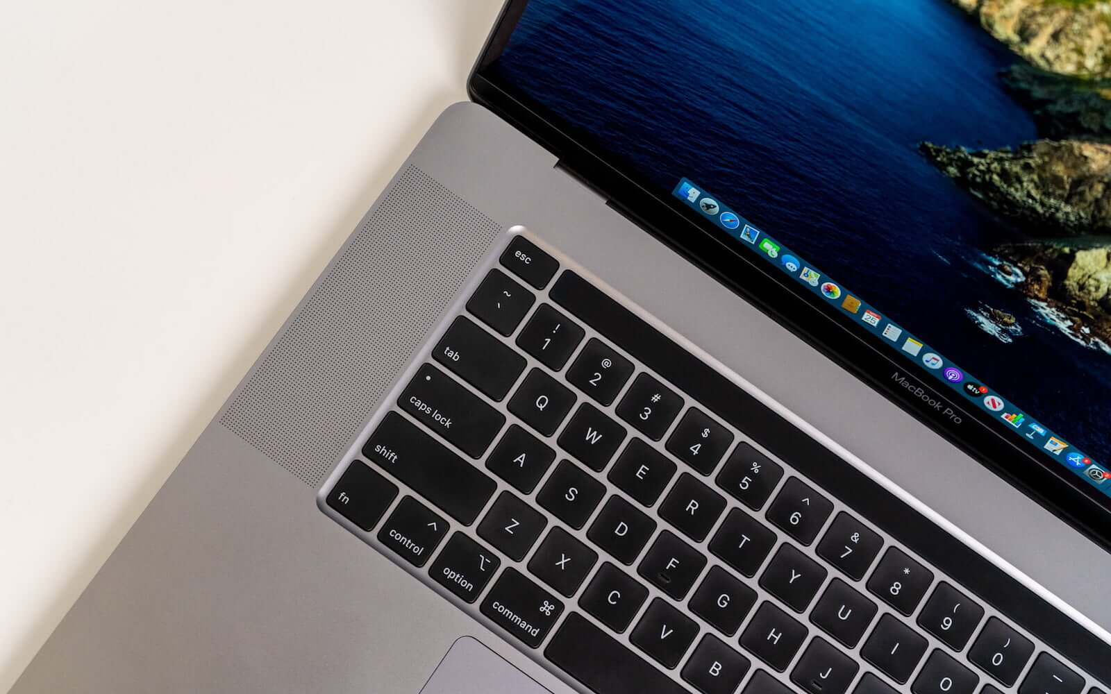 Пользователи рассказали о первой проблеме MacBook Pro 16″