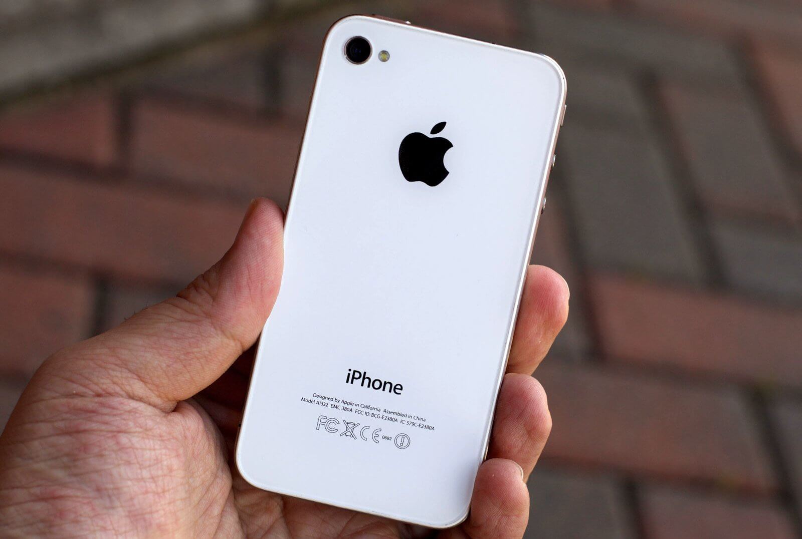 iPhone 4 назвали самым знаковым гаджетом десятилетия