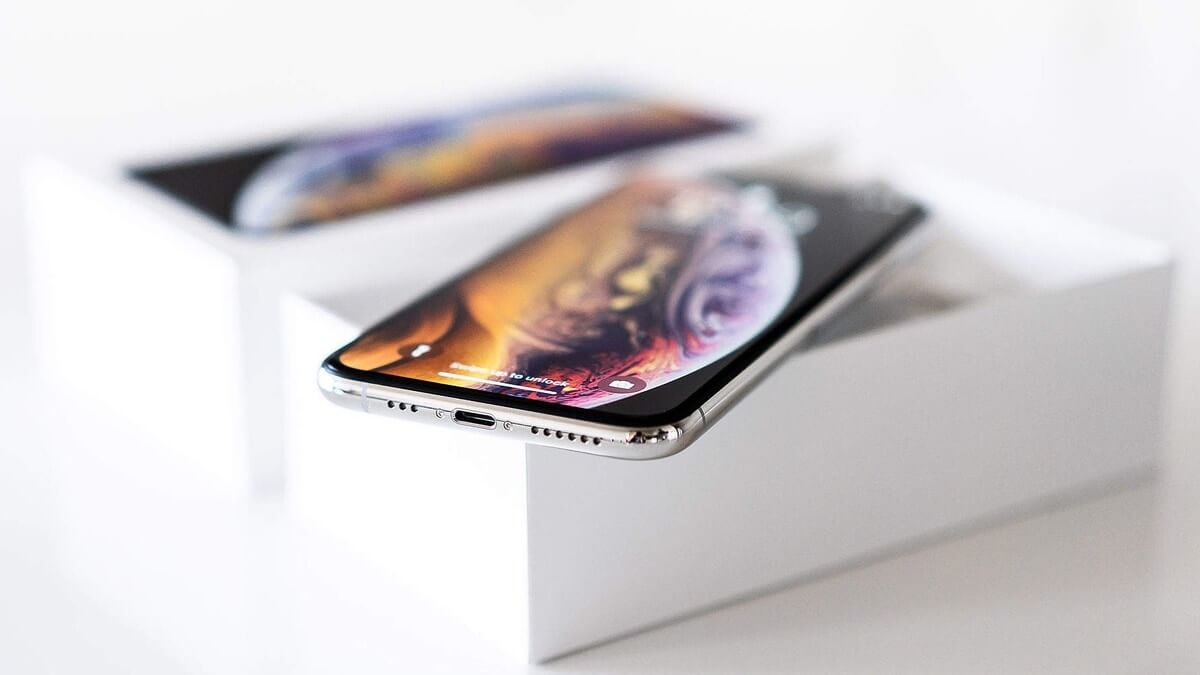 Apple показала, как бы выглядел новый iPhone без выемки в экране