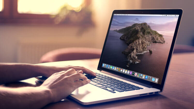 Apple предупредила о самопроизвольных отключениях новых MacBook Pro 13″. Фото.