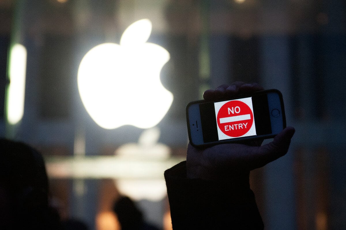 США требуют у Apple отказаться от шифрования данных