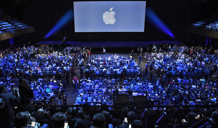 Apple срочно должна выпустить что-то новое. Но что? Apple срочно должна выпустить что-то новое. Но что? Фото.