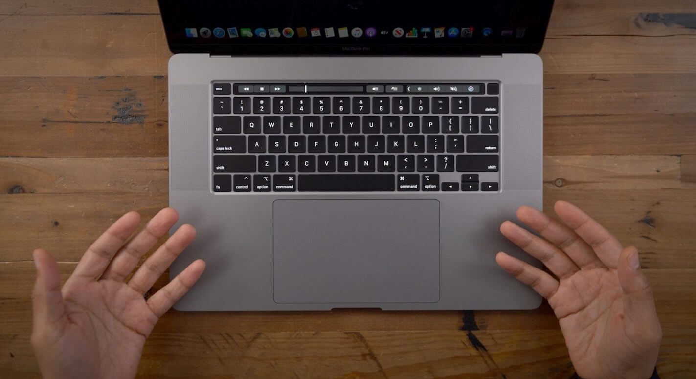 Режиссёр Тайка Вайтити рассказал, что не так с клавиатурой MacBook. Клавиатура «бабочка» — одна из главных проблем современных MacBook, считает режиссёр Тайка Вайтити. Режиссёр Тайка Вайтити рассказал, что не так с клавиатурой MacBook. Клавиатура «бабочка» — одна из главных проблем современных MacBook, считает режиссёр Тайка Вайтити. Фото.