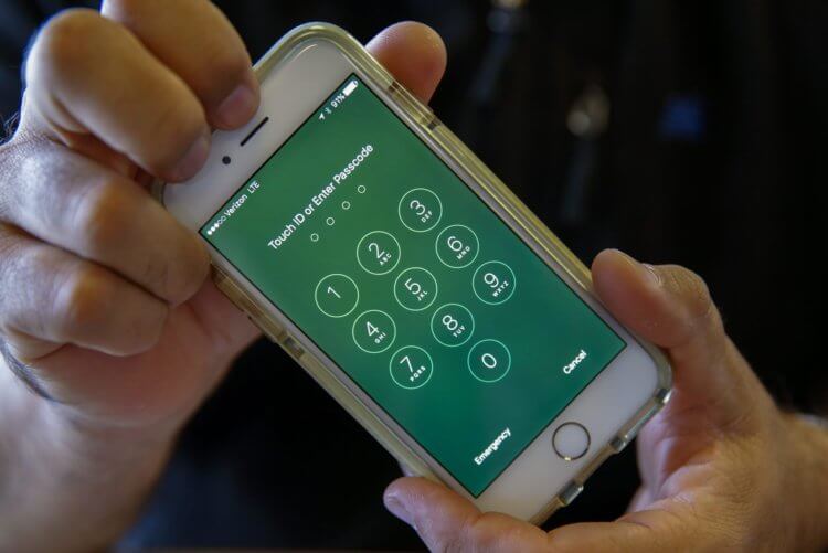 Власти США ищут способ запретить шифрование в сервисах Apple и Facebook. Фото.