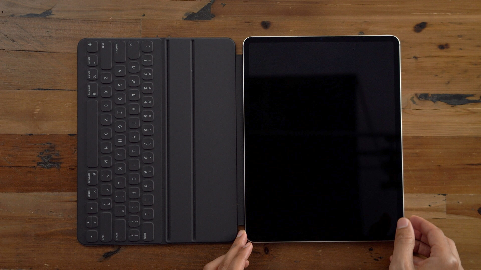 Умная клавиатура для iPad. Smart Keyboard Folio будто пришла к нам из 2007 года. Умная клавиатура для iPad. Smart Keyboard Folio будто пришла к нам из 2007 года. Фото.