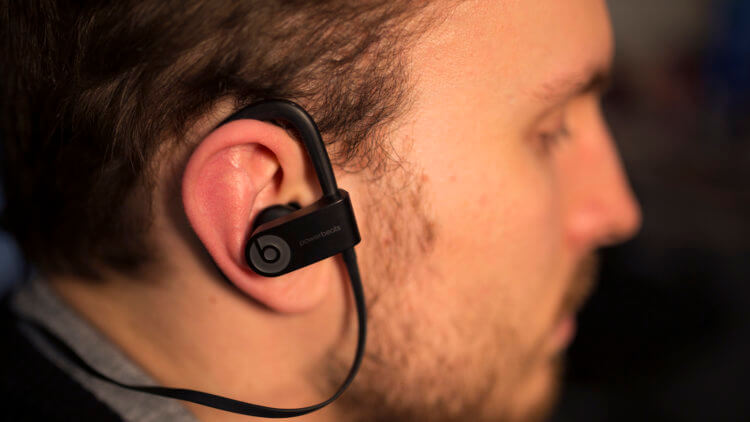Apple показала, как выглядят новые Powerbeats 4. Релиз — скоро. Фото.