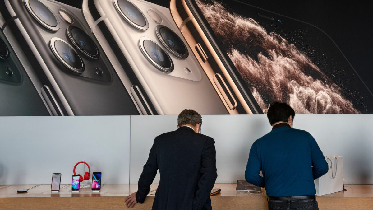 Почему производство iPhone восстанавливается, но проблемы остаются. Все Apple Store в Италии закрыты. Почему производство iPhone восстанавливается, но проблемы остаются. Все Apple Store в Италии закрыты. Фото.