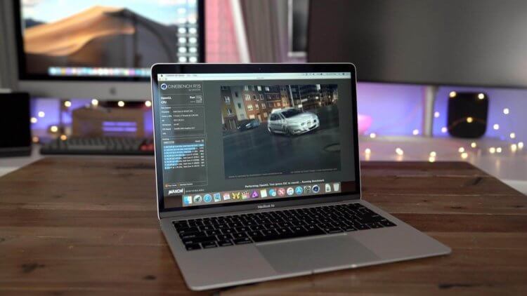 Apple признала, что с экранов MacBook Air Retina тоже сходит антибликовый слой. Фото.